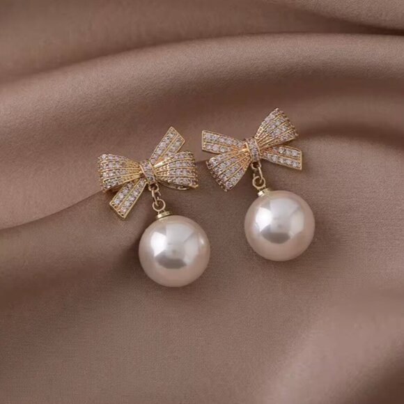 Cute Fashion Goldplated Crystal Bow Korean Style Faux Pearl Drop Earrings Set - Picture 1 of 2